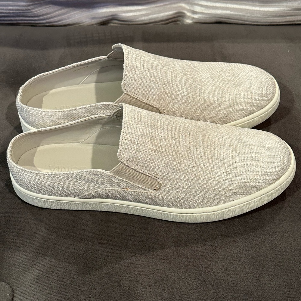 VINCE Verrell slip on sneaker in off white size 7 NEVER WORN